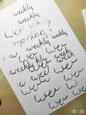 handlettering-uebungsseite-weekly-gekritzel