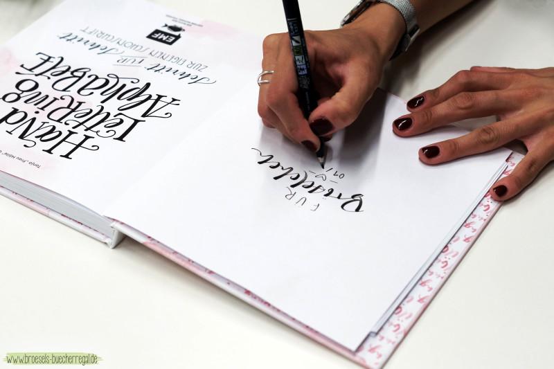 Handletteringalphabete-Frau-Hölle-Lovelybooks-2