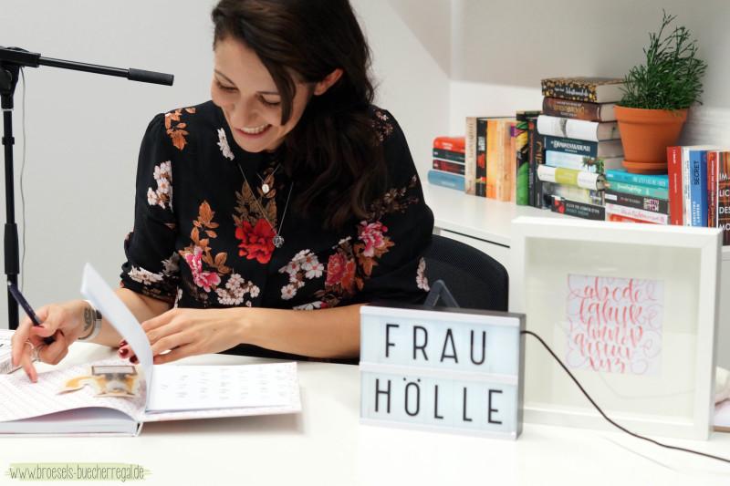 Handletteringalphabete-Frau-Hölle-Lovelybooks-5