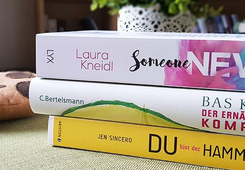 Bücher für den Sommer Tipps mit Someone New von Laura Kneidl, Der Ernährungskompass von Bas Kast und Du bist der Hammer von Jen Sincero